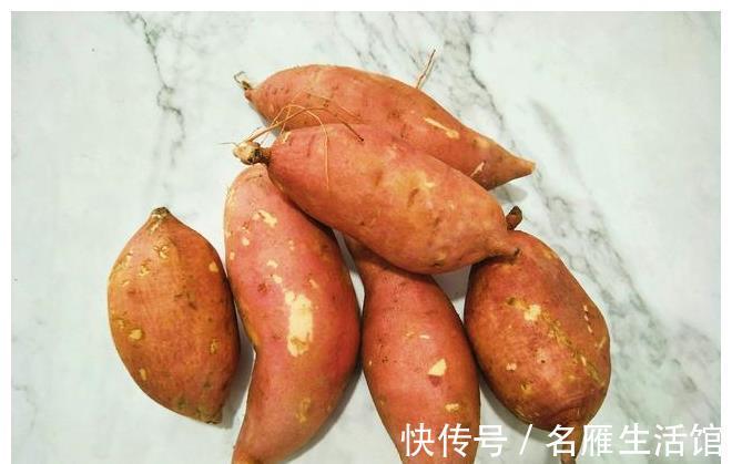 红薯|把一堆红薯扔进电饭煲，不加一滴水，不用烤箱，出锅比烤的还好吃