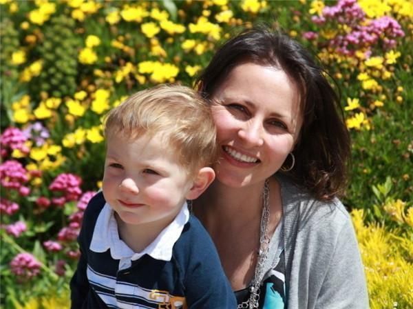 跳高跳远|女孩肚子奇大,医院检查竟发现腹中有“孩子”,得知真相父母崩溃