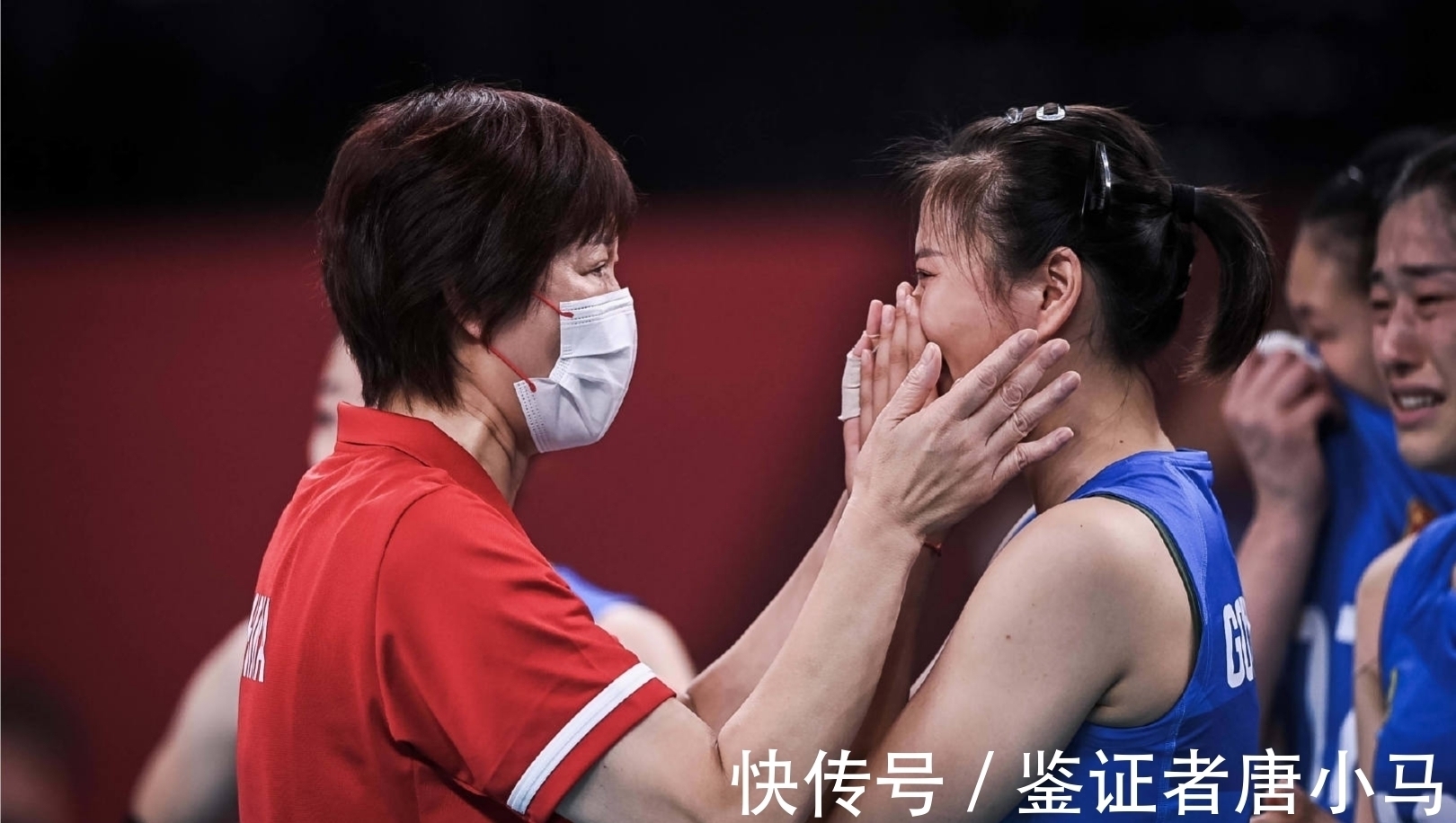 离开|双方存在矛盾?官方3个行为表明,女排主帅郎平这次离开并不体面
