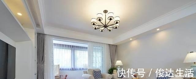 阳台上|多亏老婆这个明智的决定,在电视墙做一圈柜子,完工后漂亮又实用