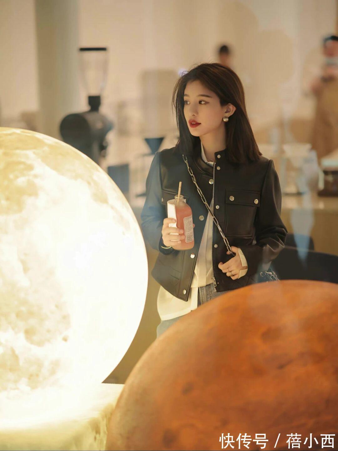 外套 春季皮衣的高级感穿搭来了,一种单品多种穿法,酷炫感信手拈来