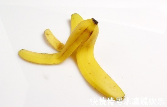 沙发|吃完香蕉就把皮扔掉教你香蕉皮的4个小妙用，效果值得一试