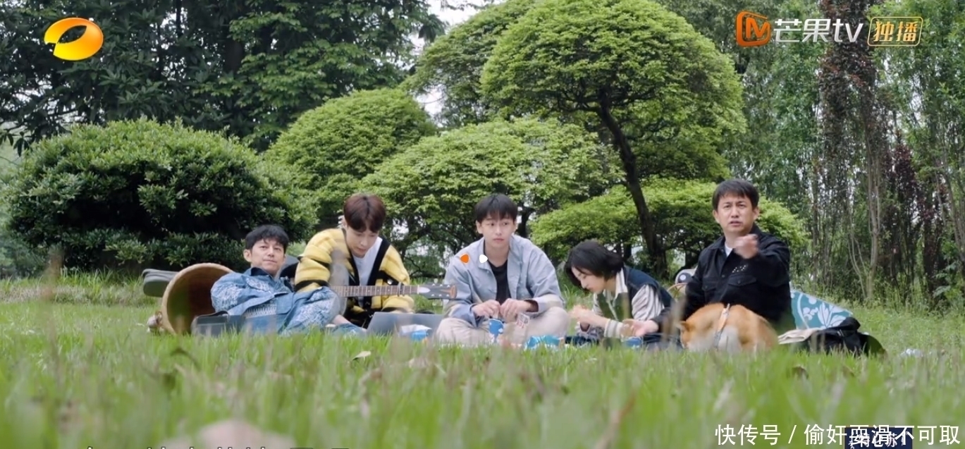 本行|张艺兴录综艺不忘老本行,深夜爬窗练舞,黄磊何炅看了直心疼