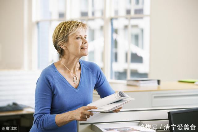 52岁绝经的人,为啥比46岁绝经的人还显老?
