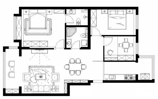 装修|130平欧式三居室,墙纸+护墙板将墙面划分?的?方方正正