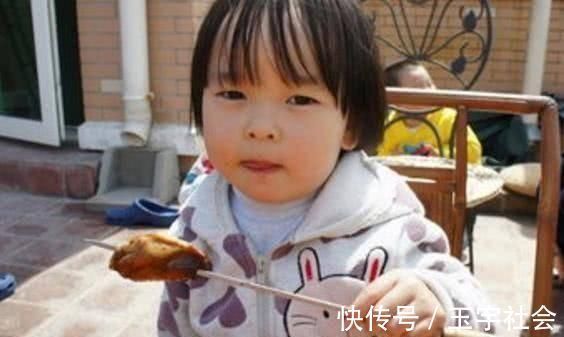 积食|家长整天喂孩子吃3种饭,让娃一年没长个,医生伤脾胃影响发育
