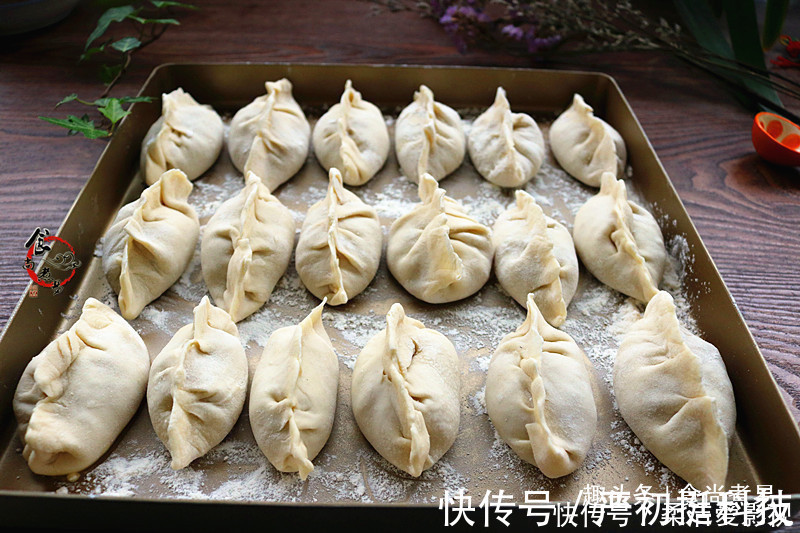 面食|第一次用此食材调饺子馅,连生姜都免了,鲜香多汁,好吃到爆