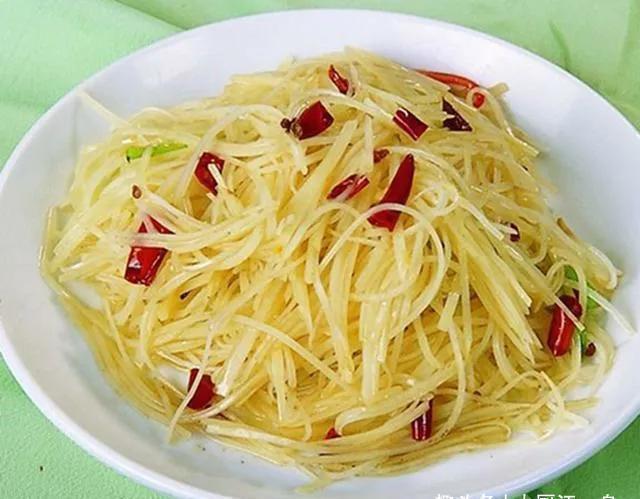 家里老保姆教我,炒土豆丝的3个诀窍,土豆不坨不粘锅,你不学吗