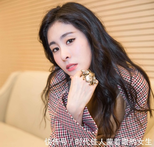 盛夏光年|她因《好声音》一夜成名, 身价上百亿, 前夫还是高颜值主持人