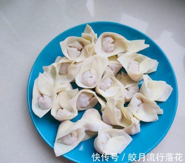 馄饨|紫菜酸汤馄饨，汤鲜味美，美味早餐！