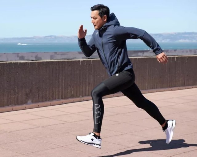 老年人|五十岁之后坚持跑步，对身体有益还是有害？56岁大爷告诉你答案