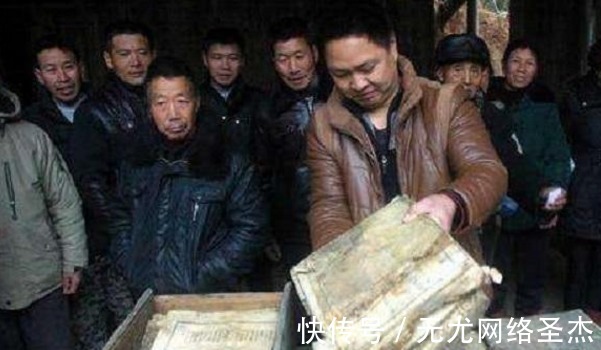 李渊!长沙退休教师,无意间翻出祖传文物,不料专家却带来了一面锦旗!