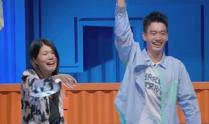 脫口秀大會(huì)何廣智開玩笑的一個(gè)段子,居然被楊蒙恩親自實(shí)現(xiàn)了