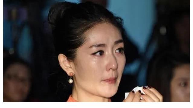 从《快本》一姐到发新歌无人问津,谢娜实力演绎人走茶凉