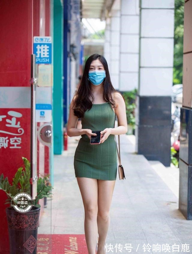 时尚 随便穿搭的包臀裙展现时尚风情，带来性感与妩媚的风采，清新脱俗！