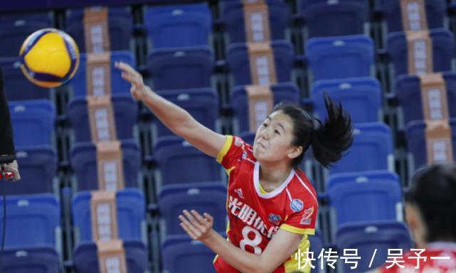 金软景|3-0！卫冕冠军13战全胜仅丢1局，单局25-12横扫劲旅，李盈莹18分
