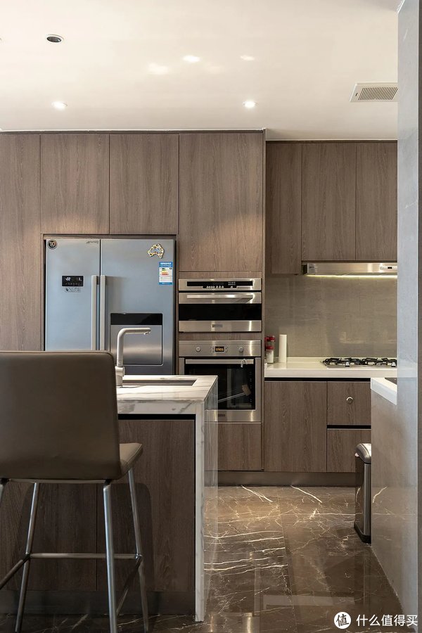 客厅|沙发往前挪0.5米,客厅装成图书馆,这就是最好的“学区房”