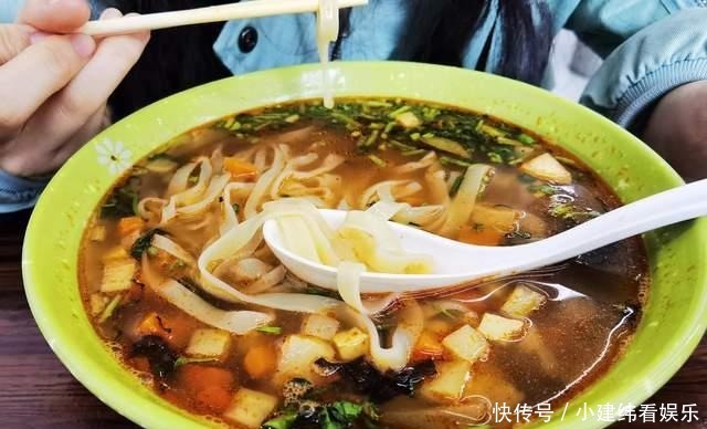 新疆的饮食记:非原产却被改良,那些虽然普通却被喜爱的美食