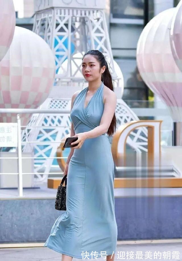 连衣裙 清新洒脱的连衣裙穿搭尽显自然的洒脱,有型有款的身姿,搭配舒适!