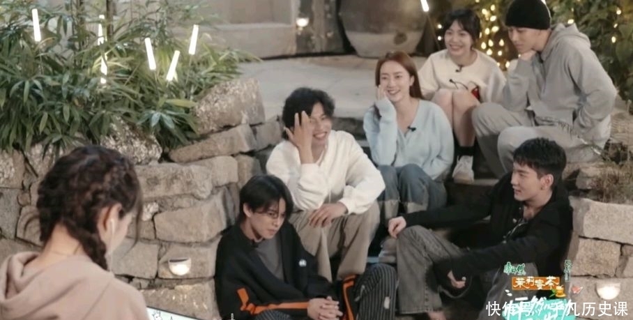 比小甜剧还甜的综艺《怦然心动20岁》,主持人大左直呼上头