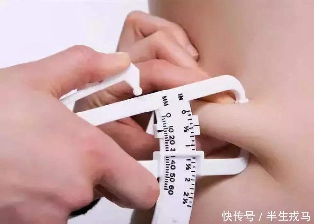 毛病|明明很瘦但还是有小肚子，改掉4个毛病，1个动作平坦你的小腹