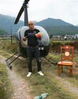 |搞笑GIF:凉皮加凉面,据说吃起来很爽的感觉