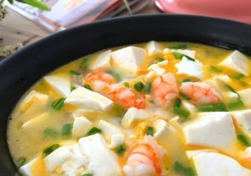 豆腐|豆腐加“它”炖,比骨头汤鲜香,健脾暖胃又补钙,早些吃早受益