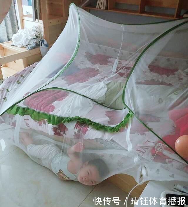 医院|12个月大的宝宝不慎坠床,奶奶下意识的做法,却让孩子伤的更重
