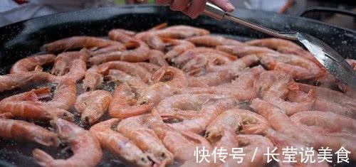 煮虾时,别再直接下锅就煮,少了这一步,虾肉不但腥还是难吃