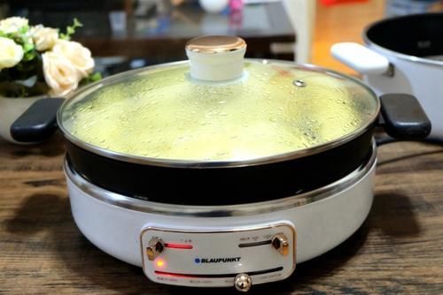 玉米面做面食不用蒸,松软细腻底部焦脆,比蒸的香,全家都爱吃