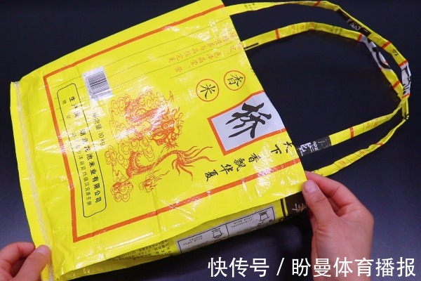 米袋用完别再扔了,中间剪一刀,每天出门带上节约不少钱,太棒了