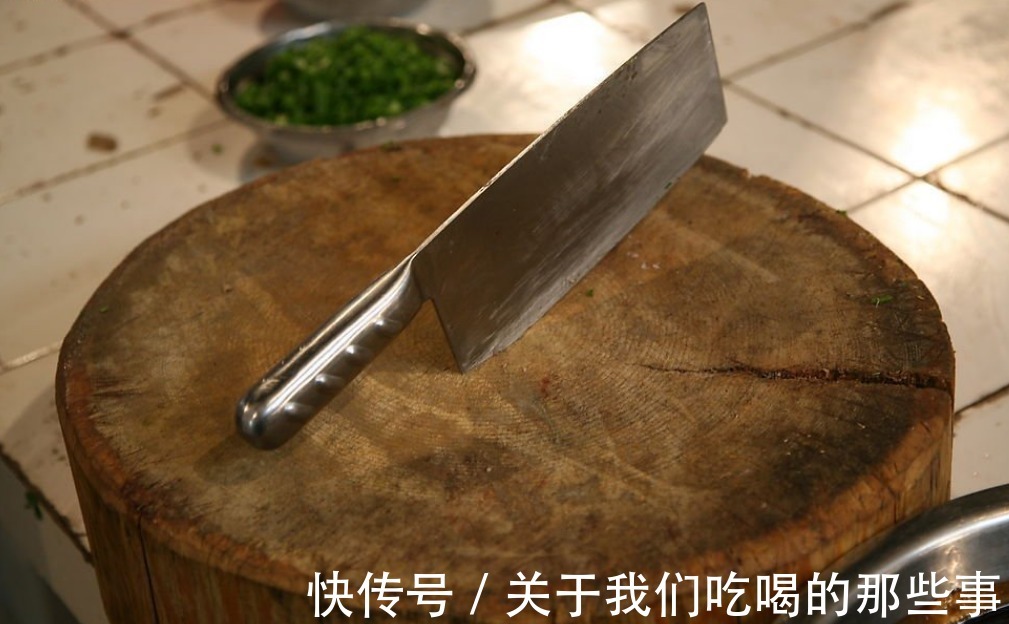 锋利|菜刀钝了抹上牙膏，几分钟就变得光亮锋利，真管用，很多人不知道