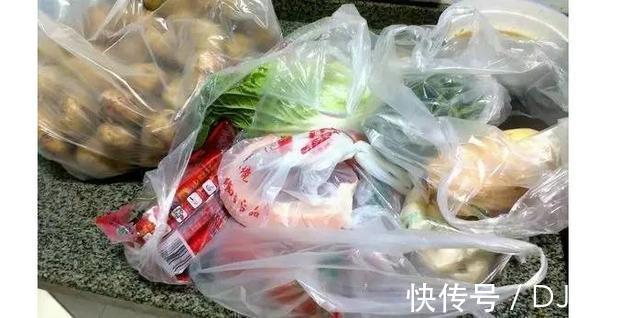 垃圾桶|家庭主妇地柜不要全部打满,空一格更实用,后悔我家装太早了!