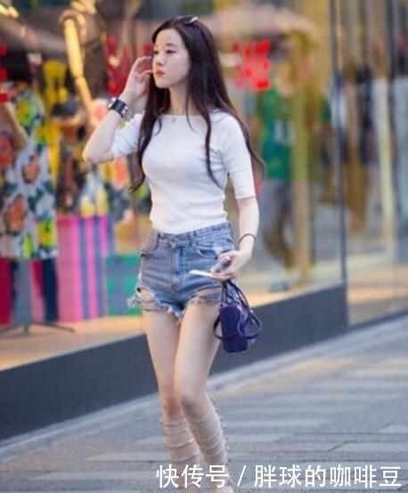 小姐姐|美女街拍:俊美的紧身牛仔裤小姐姐,秀出漂亮的姿态!