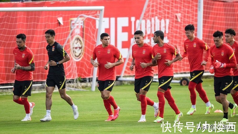 前锋|足球界中的姚明!澳前锋只知武磊不知其他,毒奶怒赞国足二流强队
