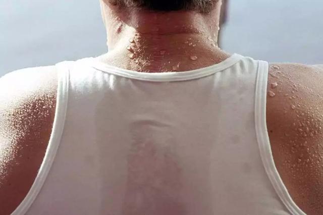 运动|运动后大量出汗喝什么?功能型饮料还是淡盐水