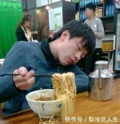 |幽默笑话:当年,小姑父来提亲,他家的大青狗耍臭无赖跟来了……