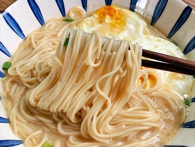 颜小厨|女儿经常点名要吃这早餐，简单一煮，5分钟就上桌，营养又美味