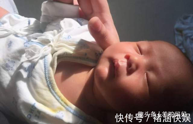 衣服|你还在给新生儿穿“连体衣”父母别再犯傻,这衣服才让娃最舒服