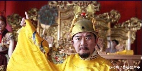 宴会|朱元璋宴会摔倒,众人都假装看不见,唯独此人跑去搀扶,结果被杀了!