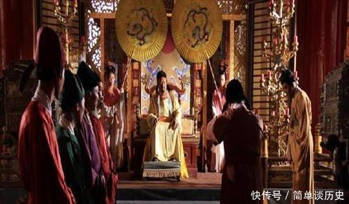 驾崩|皇帝驾崩,一帮太监密谋让那个傻子继位,结果傻子成为千古一帝!