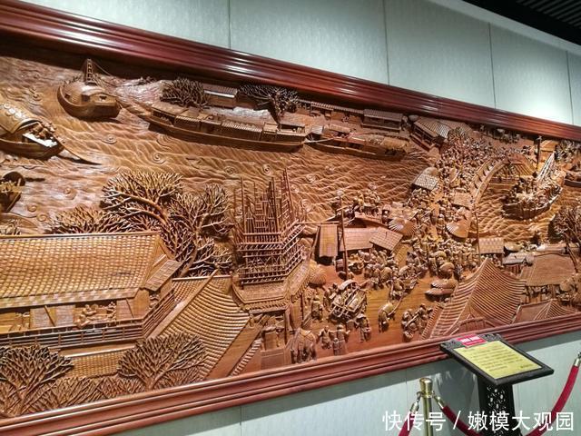 木工技巧究竟有多强?牛人在上方直接雕刻,成品拿去拍卖没点问题