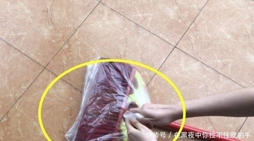 塑料袋|天天打扫,地上一层“毛絮”,这样做“双管齐下”,一个月不用扫