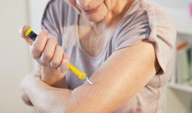 情绪|57岁男子突发糖尿病，不碰烟酒，医生叹息：2件事做太多害了他