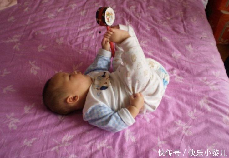 家长|宝宝有点“笨”家长别急,婴儿在6个月前学会简单技能,就算达标