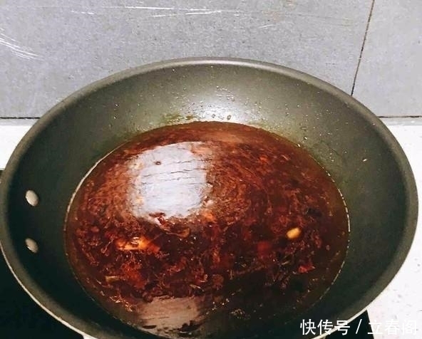 煮牛肉时，直接下锅煮是不对的，牢记两个诀窍，牛肉又软又烂
