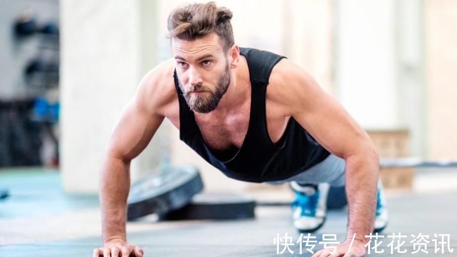 手抖|俯卧撑练胸肌,为何做起来手发抖?这样做比较好