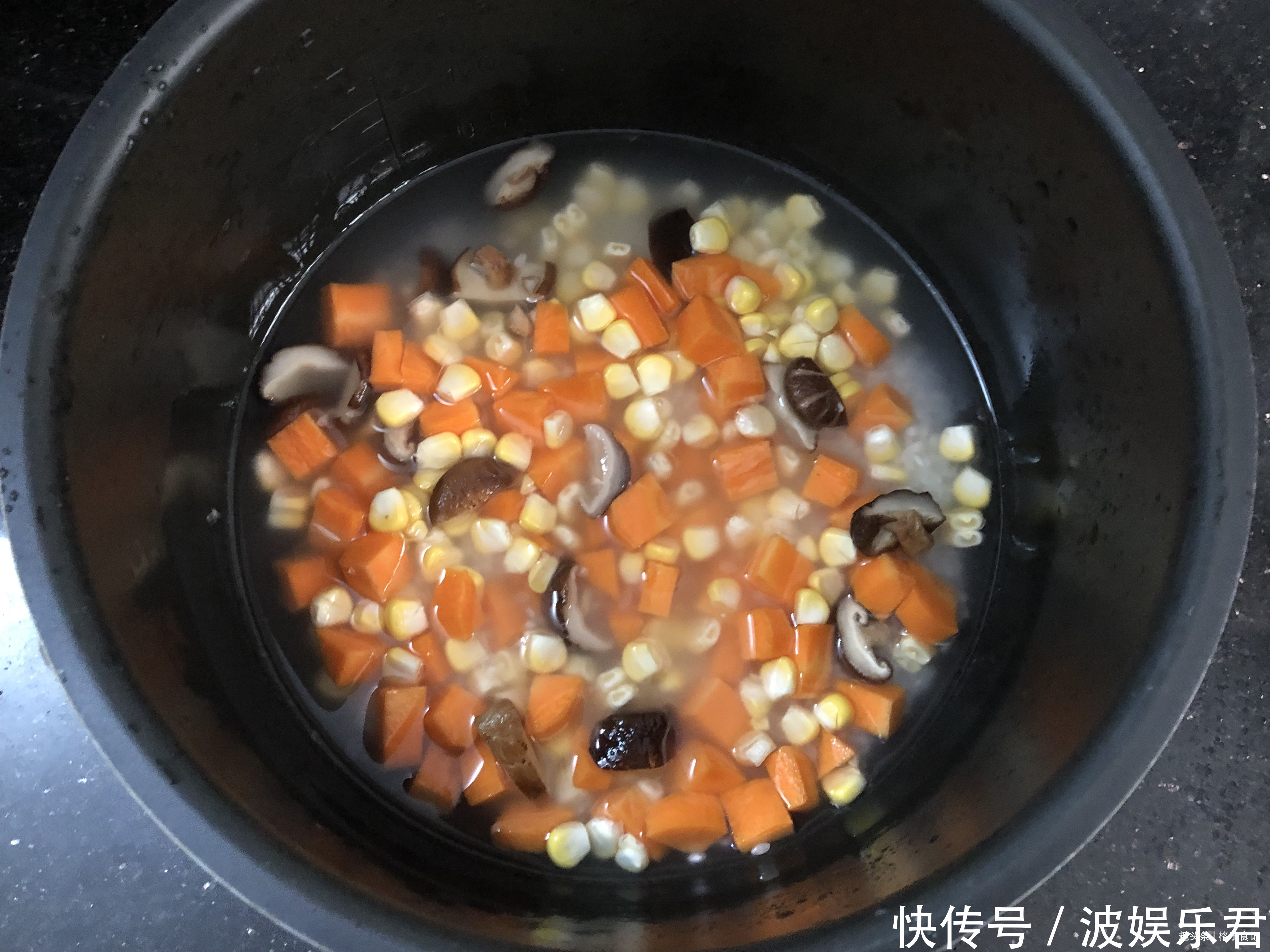 冬天最爱此懒人焖饭，电饭锅就能做，饭菜一锅端，省时省力特好吃