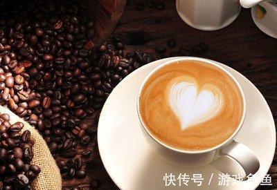 碳酸饮料|女性进入更年期还可以喝咖啡吗？提醒：避免衰老，这2物尽量少碰