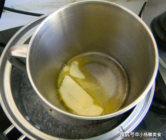 做戚风蛋糕总失败？不如来做这款，鸡蛋不用打发，简单一拌就能烤